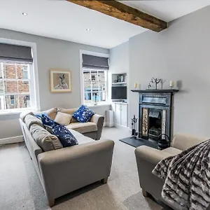 Comfy Dales Base On Market Place Of Historic Market Town Apartment