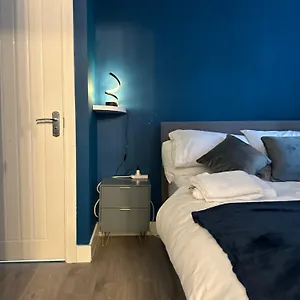 In Ashford, Heathrow Guest house Stanwell
